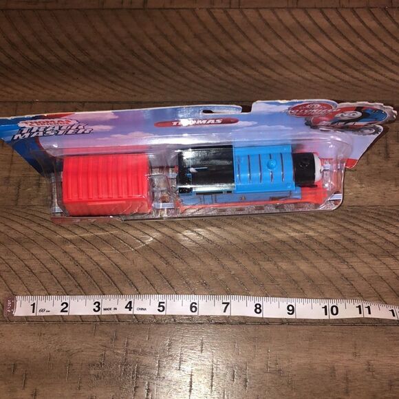 Thomas #1 Track Master Motorized Train 🚂 & a 2022 HappyNewYear collectible 🚗 - Picture 11 of 17
